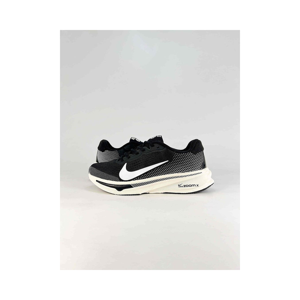 Nike Pegasus Premium SELL1688-002 Black White Running Sneakers [pegasus-premium-square-white-v1]