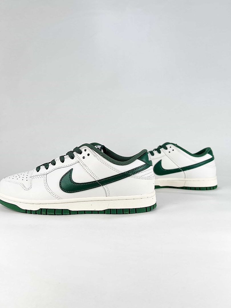Nike Dunk SB Low Contrast Swoosh Sneakers White Green