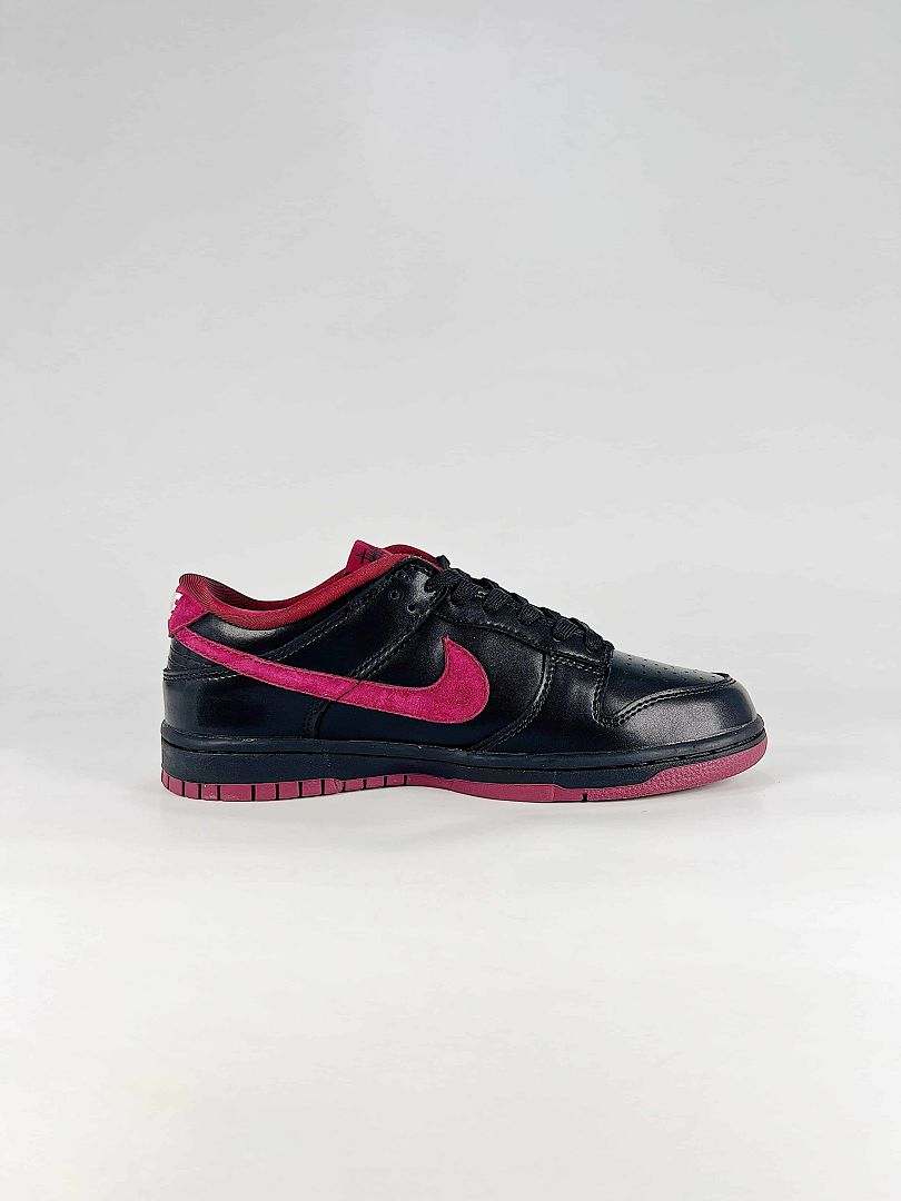 Nike Dunk SB Low DS6608-028 Stussy Graphic Detail Sneakers Black Pink