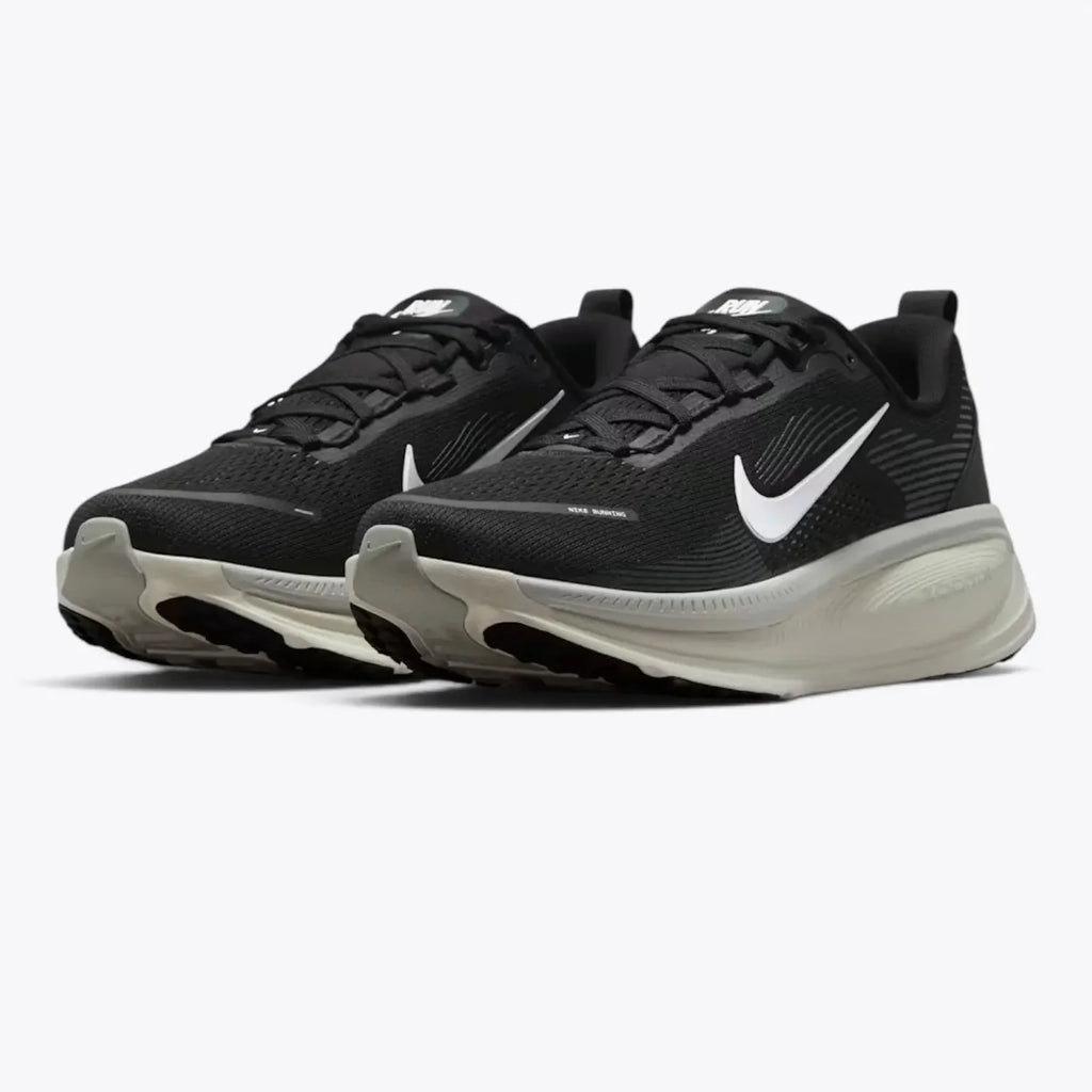 Nike Vomero 18 White Black Running Shoes