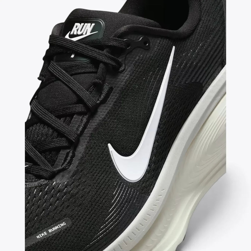 Nike Vomero 18 White Black Running Shoes