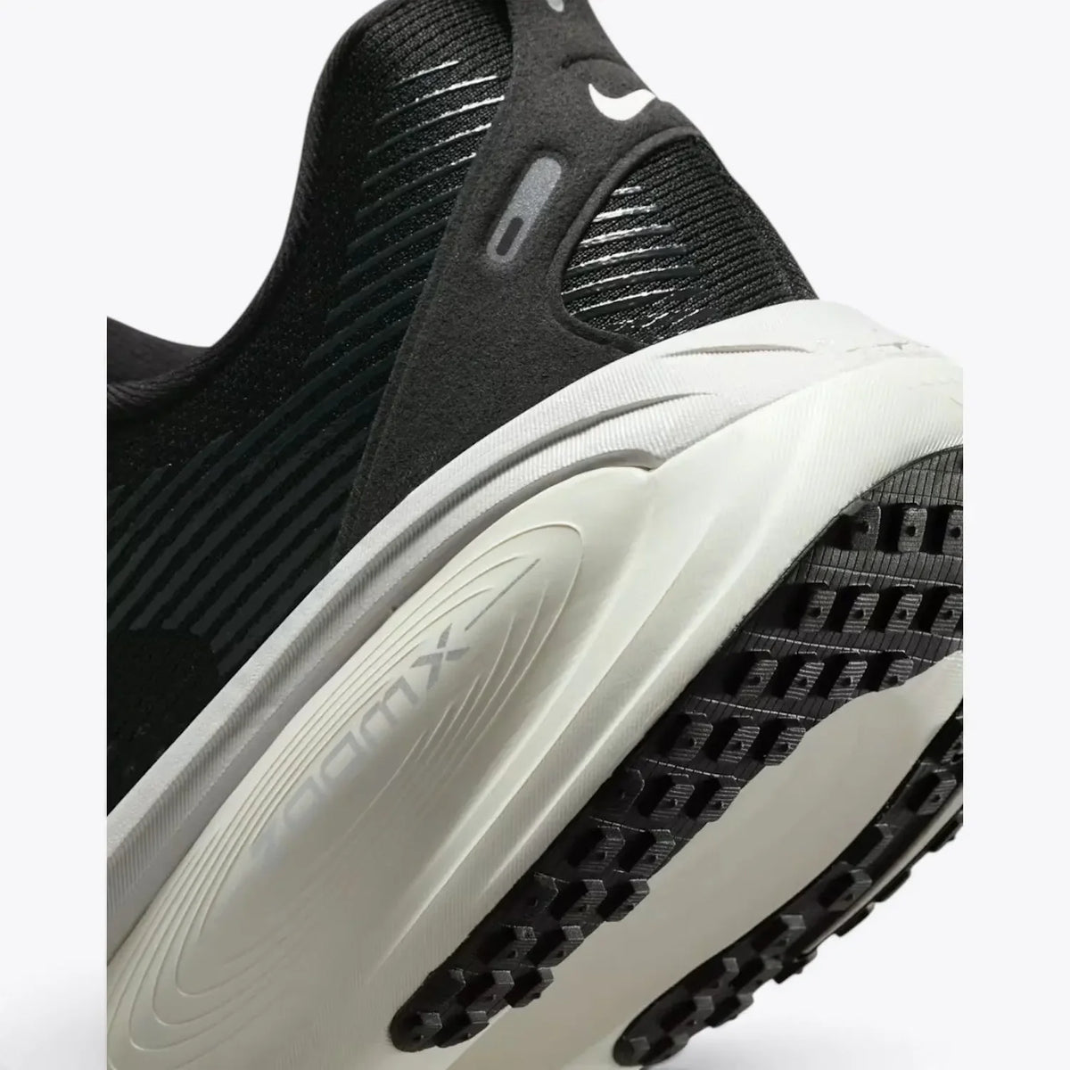 Nike Vomero 18 White Black Running Shoes