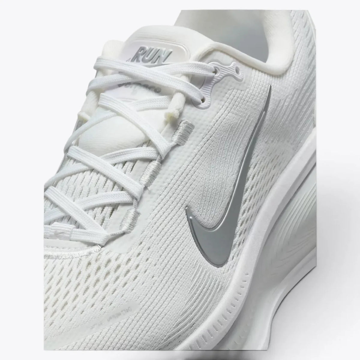 Nike Vomero 18 White Metallic Silver Photon Dust Running Shoes