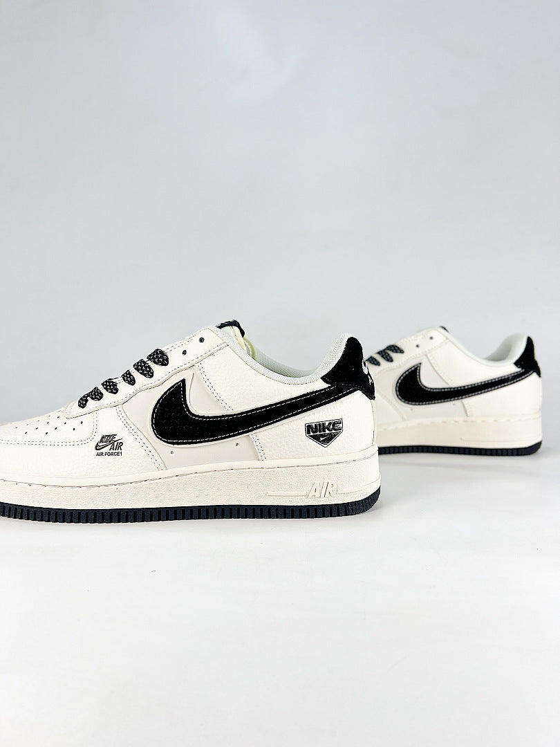 Nike Air Force 1 07 Low DN9688-103 Graphic Logo Detail Sneakers White Black
