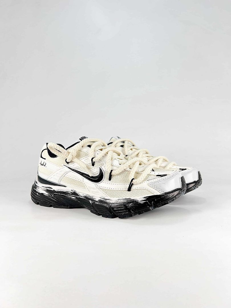 Nike Initiator 394055-500 White Black Signature Detail Low Top Sneakers