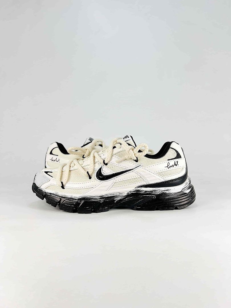 Nike Initiator 394055-500 White Black Signature Detail Low Top Sneakers